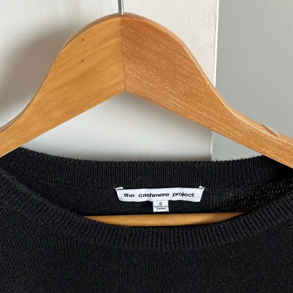 Black cashmere sweater with white detailing (size small) - Picture 3 of 4